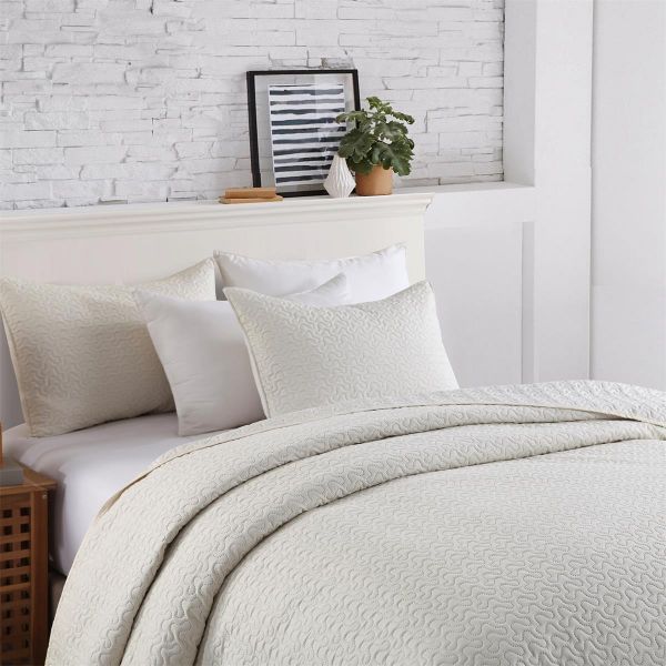 JML Quilt Set, 3 Piece Reversible Quilt Set - Patchwork Quilt - Soft Microfiber Lightweight Coverlet Bedspread for All Season - Light Grey (Includes 1 Quilt, 2 Shams)
